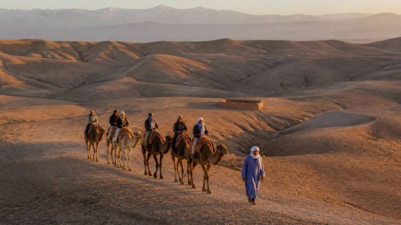 Agafay wüste: die schönsten erlebnisse und tipps für einen ausflug bei marrakesch