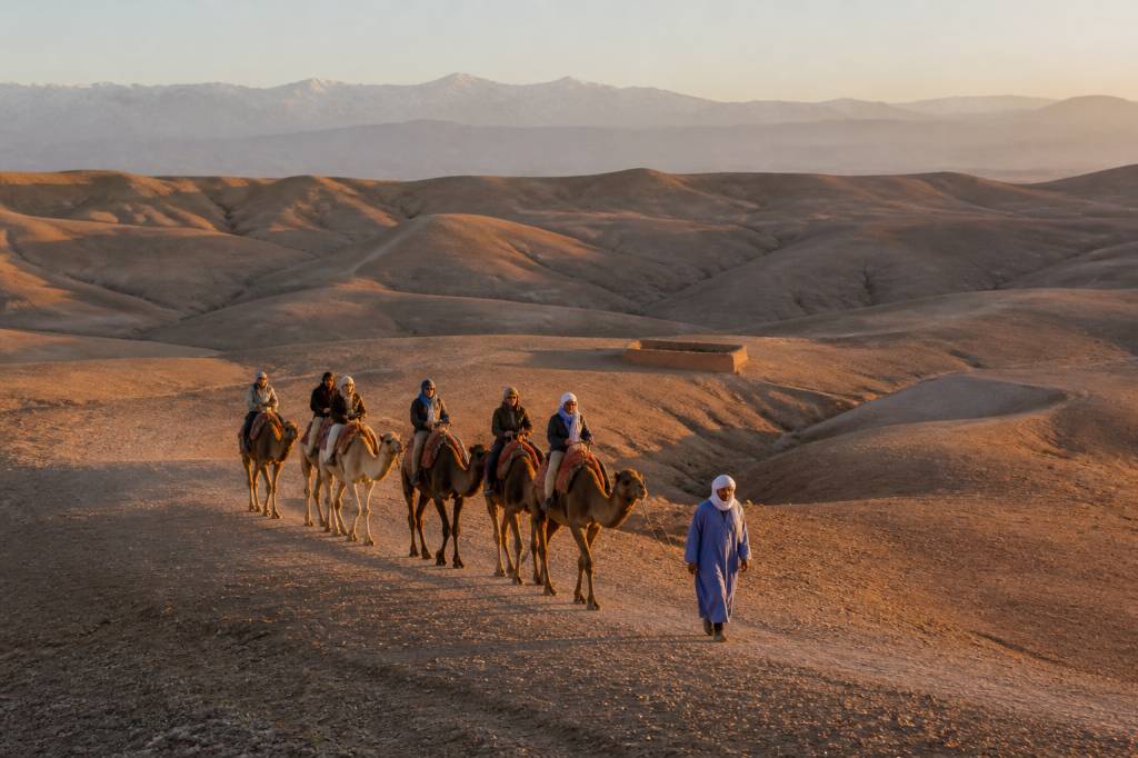 Agafay wüste: die schönsten erlebnisse und tipps für einen ausflug bei marrakesch