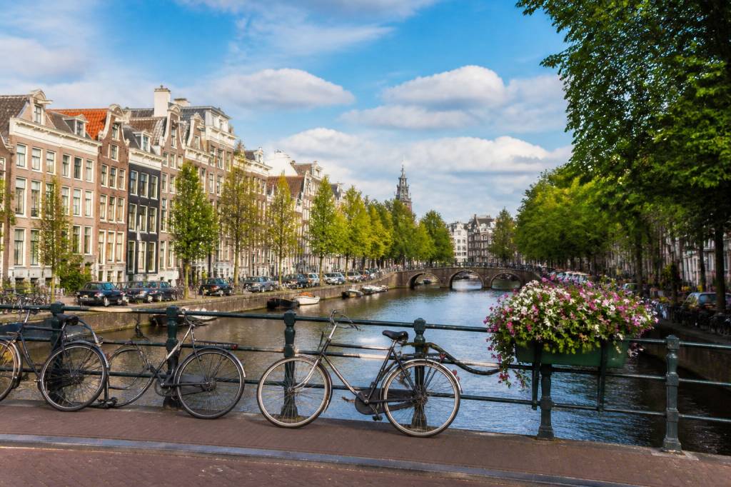 Amsterdam sehenswürdigkeiten zu fuß: die schönsten routen und highlights in der innenstadt